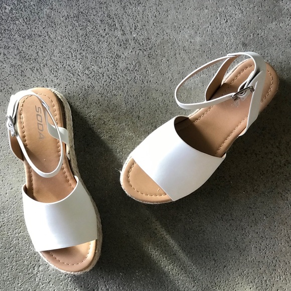 Best Seller! Best Closet! Soda White Espadrille Flatform Sandals Nu Shuz - Picture 8 of 9